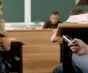 Ordin semnat de Liviu Pop: Elevii nu pot folosi telefoane la cursuri