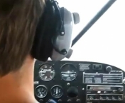 VIDEO - FARSA TERIBILA! Un pilot se preface ca lesina la mansa. Amicul sau moare de spaima!