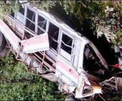 ACCIDENT INGROZIITOR! Peste 40 de persoane au murit dupa ce un autobuz a cazut intr-o rapa