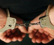 Tineri arestati dupa ce au furat banii si cardurile unor turisti cazati la o pensiune din Hunedoara