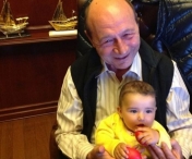 Traian Basescu, fotografii pe Facebook impreuna cu nepoata sa, de Paste - FOTO
