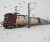 Mai multe trenuri au INTARZIERI majore din cauza viscolului. Traficul feroviar, oprit in judetul Hunedoara