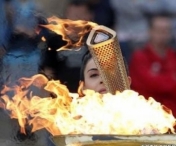 Flacara olimpica este aprinsa in Grecia