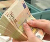 Euro a scazut cu peste 1 ban, sub 4,42 lei
