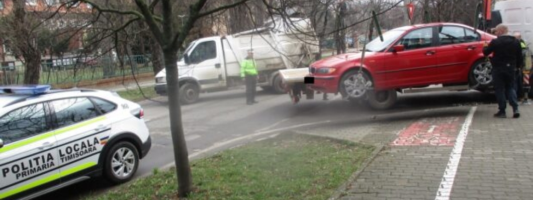  Sute de conducători auto din Timișoreni, amendați de Poliția Locală pentru parcare pe pistele de biciclete 