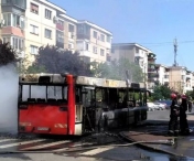 Panica la Arad! Un autobuz a ars aproape complet in trafic