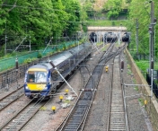 O femeie din Scoția a adormit în tren și s-a trezit cu un bărbat în pielea goală lângă ea