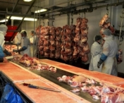 Peste 170 de kilograme de carne alterata, confiscate dintr-o retea de supermarketuri