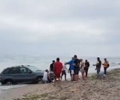 Un smecher cu BMW a intrat cu bolidul pe plaja din Vama Veche si a ramas blocat in mare