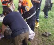 O copila de 11 ani si-a salvat mama si fratele dupa ce acestia au cazut intr-o rapa adanca de 10m, in timpul unei drumetii in Caras-Severin
