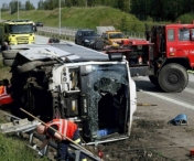 Accident ORIBIL. Un autobuz s-a rasturnat de pe un pod. 13 persoane au murit iar 53 au fost ranite