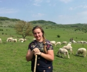 Are 16 ani si e „ciobanita“ pentru 1.200 de oi: „Le-am dus colegilor branza si urda. Au ramas surprinsi“