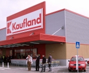 De ce a retras Kaufland sticlele de Coca-Cola de pe rafturi?