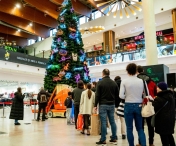  Sâmbătă are loc „Marea Descrăciuneală” la Iulius Town, iar tu poți pleca acasă cu una dintre decorațiunile LED din brad