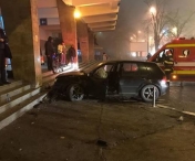 Un sofer beat a lovit un semafor, iar apoi s-a oprit in treptele de la intrarea in Gara de Nord din Timisoara