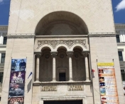 Spectatorii au in sfarsit acces pe intrarea principala a Operei Romane din Timisoara