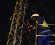 Se taie cablurile de internet de pe stalpi de pe mai multe străzi din zona centrală a Timişoarei