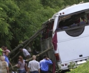 ACCIDENT INFIORATOR! Un autocar plin cu turisti s-a prabusit in prapastie. Sunt cel putin 13 morti