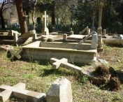 SCANDALOS! Zeci de morminte au fost vandalizate intr-o localitate din Timis. Localnicii sunt revoltati