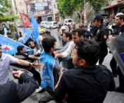 VIOLENTE LA ISTANBUL. Politia foloseste gaze lacrimogene impotriva manifestantilor