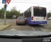 Accident pe Calea Lipovei! Un autobuz RATT a intrat intr-un BMW - VIDEO