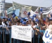 Profesorii protesteaza in fata Guvernului