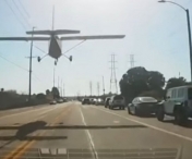 VIDEO INCREDIBIL! Un avion a aterizat de urgenta pe o strada din California 