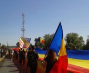 Un steag tricolor de 300 de metri a unit Romania cu Republica Moldova la Sculeni