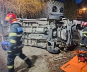 O ambulanţă care transporta doi pacienţi s-a răsturnat, marţi dimineaţă, satul Cerşani din județul Argeș