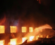 Incendiul de la Fabrica de Incaltaminte din Jilava nu a fost inca stins. Pompierii se lupta de 50 de ore cu flacarile - VIDEO
