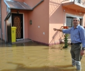 Zeci de case si gospodarii au fost inundate in judetul Harghita