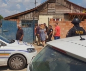 Familie amenintata cu cutitul in propria casa, la Timisoara. Inauntru se aflau si 5 copii