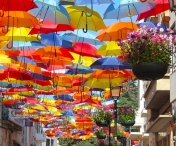 Umbrelele multicolore raman inca o luna pe strada Alba Iulia din Timisoara