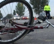 Biciclist ranit de o masina pe strada Bujorilor