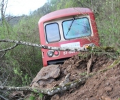 ACCIDENT FEROVIAR: Trenul Timisoara - Resita a deraiat in judetul Caras-Severin dupa ce a lovit un copac cazut