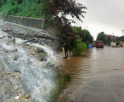 Drumul National Resita - Voiteg inchis din cauza acumularilor de apa