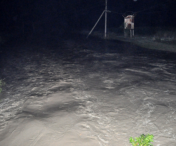 Cod rosu de inundatii pe Barzava, pompierii suprainalta digurile in mai multe localitati