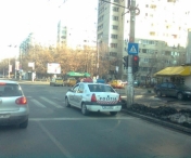 VIDEO - Tupeu de politist! O masina a politiei Timisoara filmata in timp ce trece pe rosu la semafor, fara semnale acustice sau luminoase