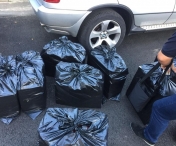 Politisti de frontiera din Timis descoperiti cand incarcau in masina de Politie saci cu tigari de contrabanda din Serbia