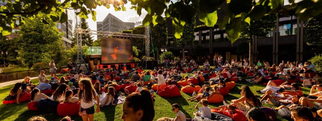 Un weekend cât un festival, la Iulius Town: filme în aer liber, meciuri de fotbal și campanie fulger cu premii
