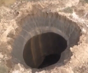 Un crater ciudat a aparut brusc pe o campie din Siberia. Care este explicatia? (VIDEO)