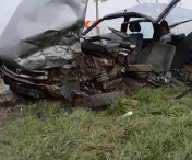 Accident grav intre Timisoara si Buzias. O masina s-a ciocnit cu un autocamion. Mastodontul s-a rasturnat si a luat foc