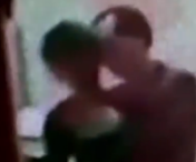 INCREDIBIL! Profesor filmat in timp ce incerca sa sarute si sa imbratiseze o eleva pe holul scolii - VIDEO