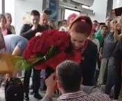 Cantareata de muzica populara din Timisoara, ceruta in casatorie pe aeroportul Traian Vuia