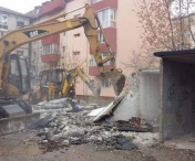 A inceput demolarea garajelor de pe strada Martir Elena Nicoara din Timisoara
