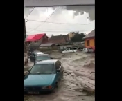 Masini luate de apa si zeci de gospodarii inundate dupa ploile torentiale din Brasov I VIDEO