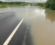 Situatia drumurilor: Pe trei drumuri nationale si sase judetene traficul este oprit, dupa ploile din ultima perioada