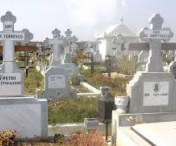 SCANDALOS! Doua persoane, se pare fara discernamant, au fost surprinse facand sex intr+un cimitir din Lugoj, chiar pe un mormant. IMAGINILE SCANDALOASE au fost surprinse de catre un trecator
