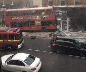 MOMENTE DE GROAZA LA LONDRA! Un autobuz supraetajat a intrat intr-o cladire din sud-vestul Londrei