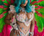 Rihanna a facut furori la carnavalul din Barbados! Imaginile WOW, aici: A purtat niste chilotei minusculi care au lasat totul la vedere! Ipostazele intimie